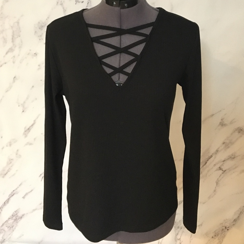 Mossimo black crisscross top Size L